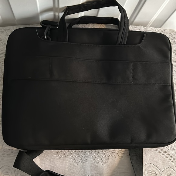 Laptop case . - Picture 2 of 8